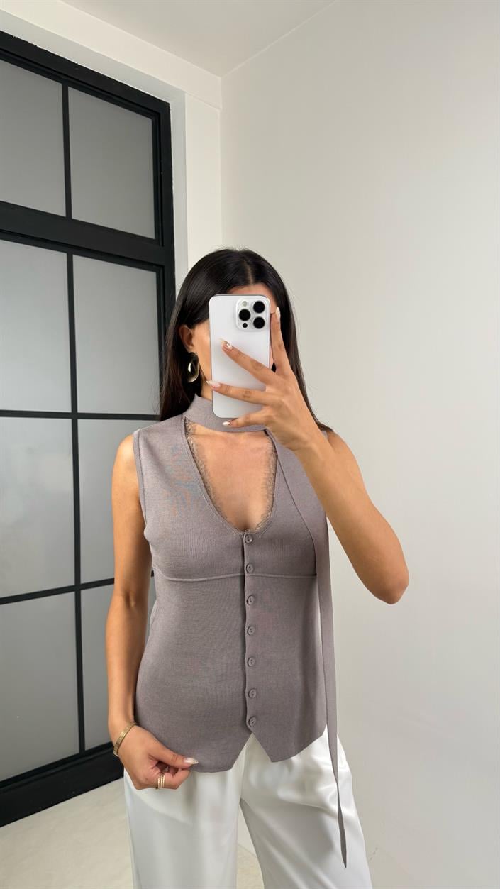 Gri Boyun Bağlama Detaylı Düğmeli Dantel Yakalı Triko Bluz GAUS-00100