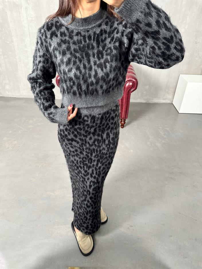 Fino Gri Sakallı Leopar Desenli Triko Etekli Takım