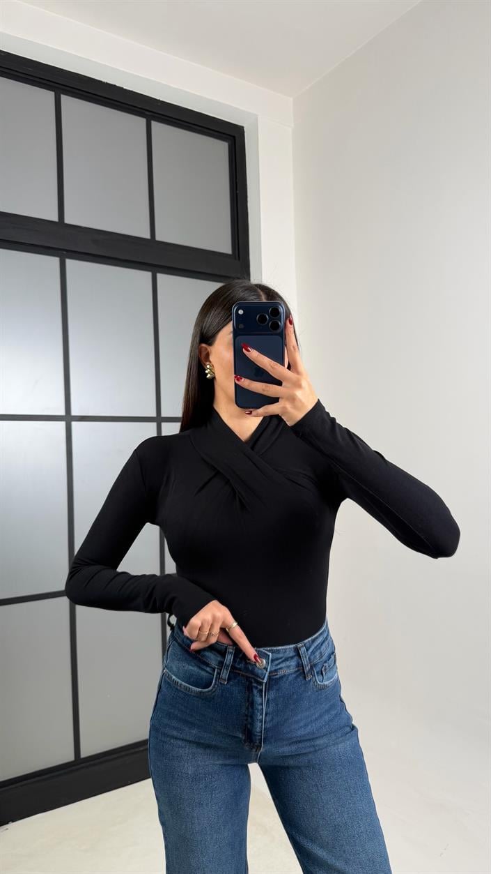 Siyah Yaka Detaylı ZR Model Likralı Bluz GAUS-00752