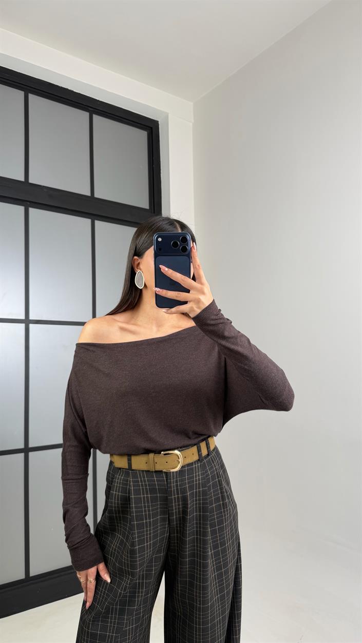 Acı Kahve Kayık Yaka Yumuşak Dokulu Bluz GAUS-00895