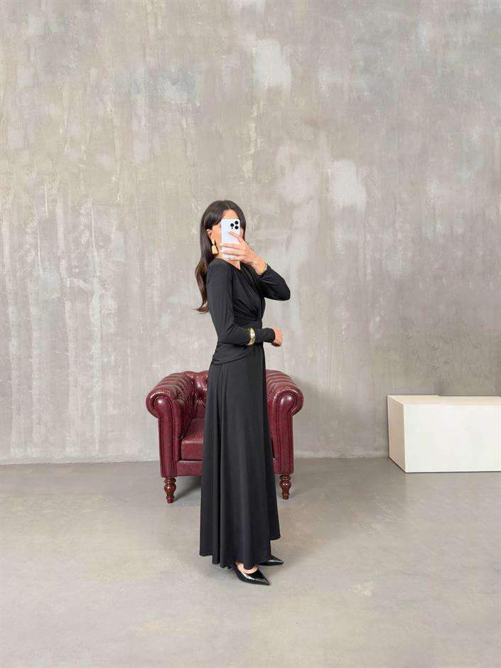 Daisy Siyah Önden Drape Detaylı Vatkalı Maxi Elbise