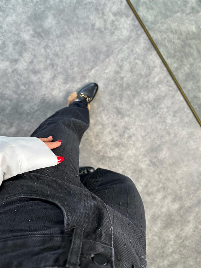 Siyah Muadil Taşlı Denim Pantolon 