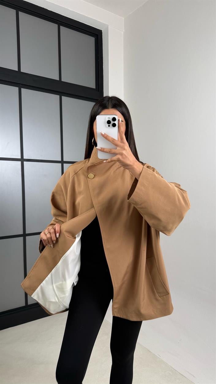 Camel Dik Yaka Cepli Astarlı Asimetrik Tasarım Trençkot GAUS-00476
