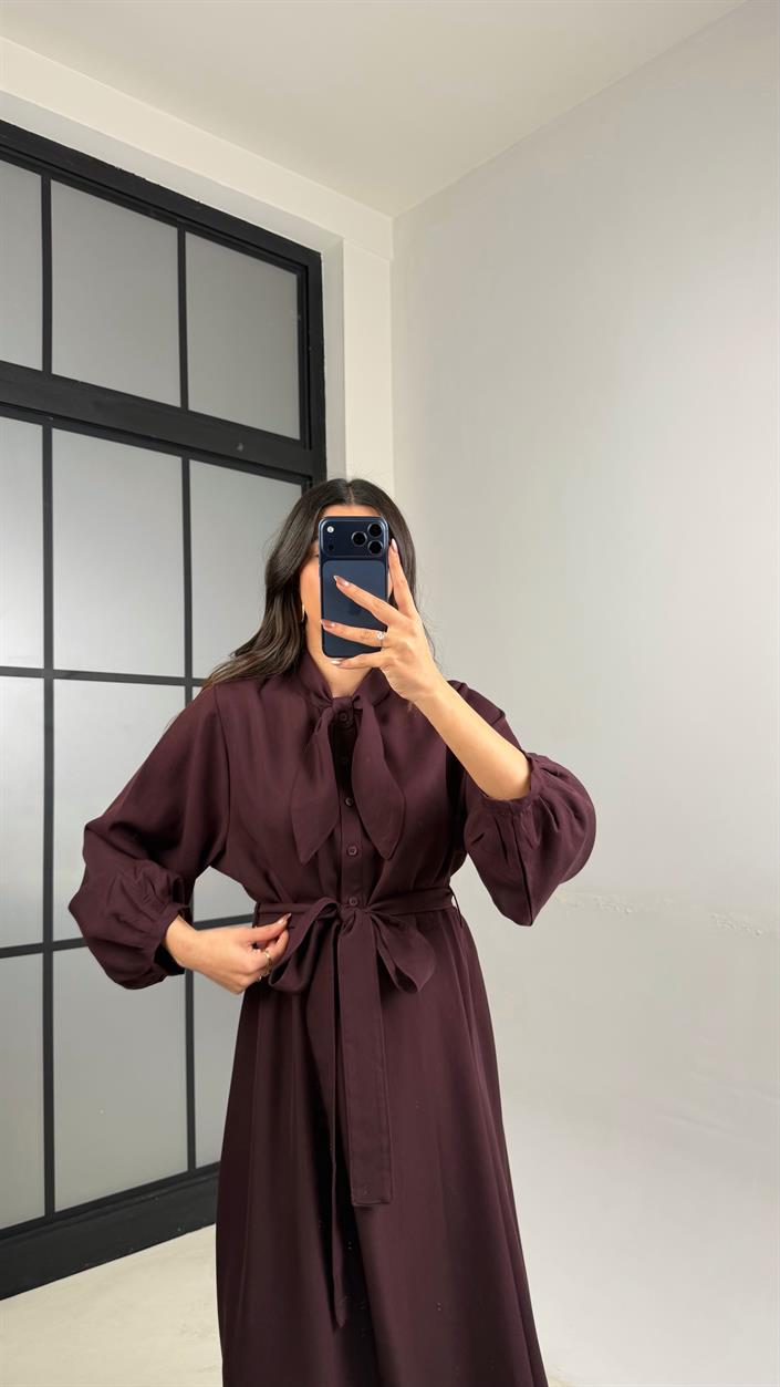 Mürdüm Fular Detaylı Kuşaklı İthal Kumaş Elbise GAUS-01155