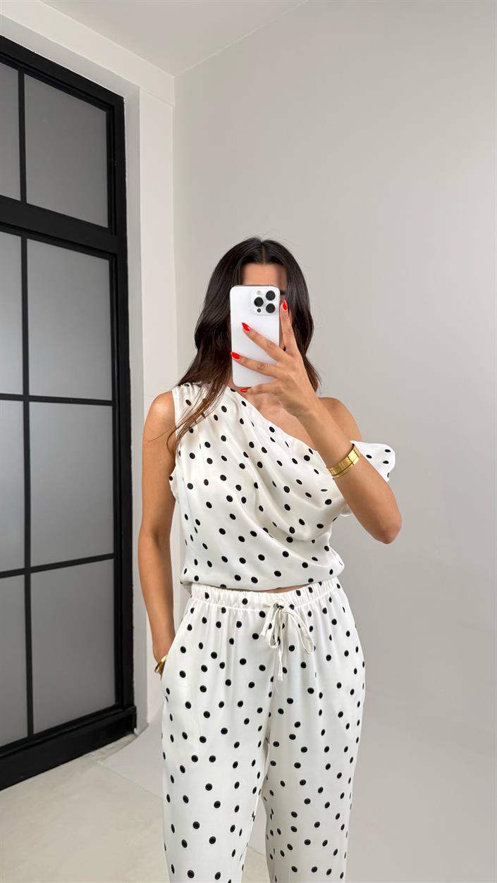 Beyaz Puantiyeli Asimetrik Kesim Bluz Beli Lastikli Pantolon Saten Takım GAUS-007