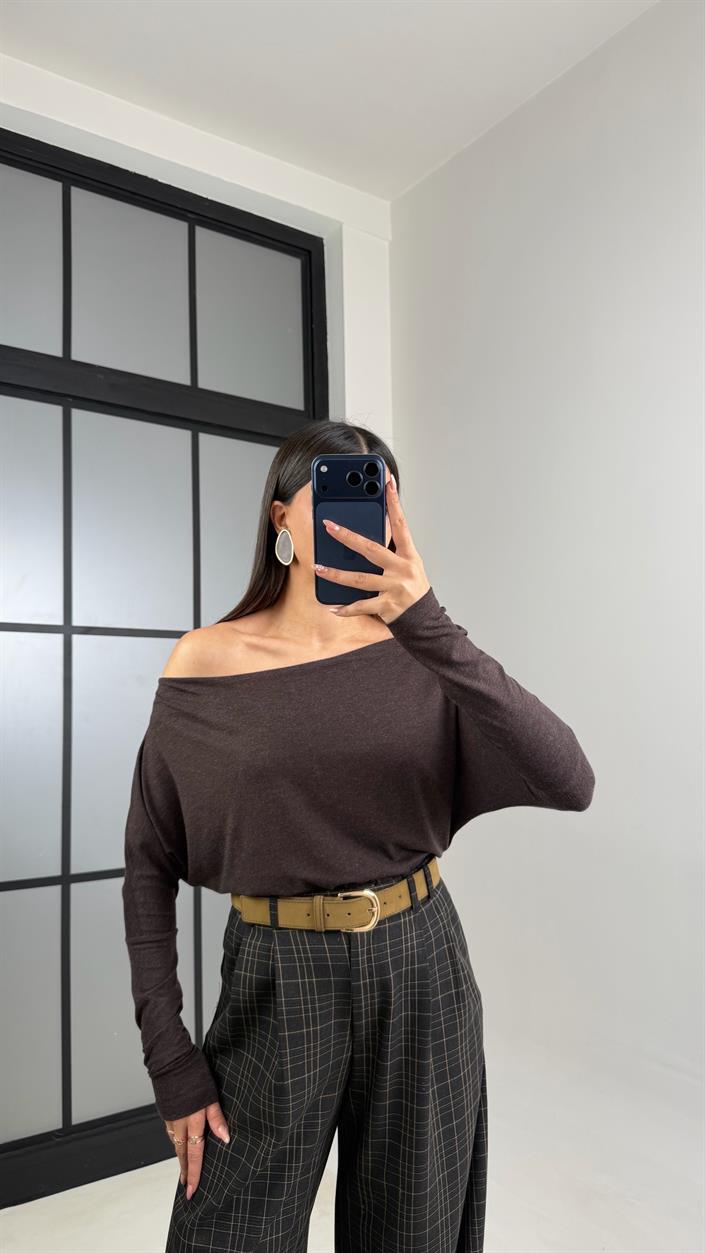 Acı Kahve Kayık Yaka Yumuşak Dokulu Bluz GAUS-00895