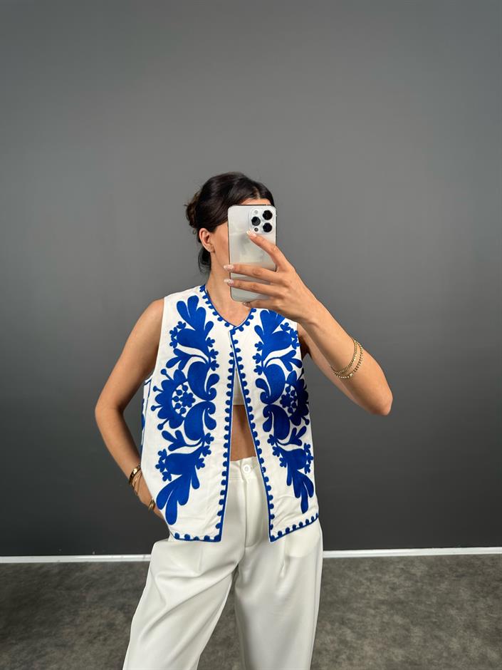 Wave Mavi Nakış İşlemeli Astarlı Beyaz Yelek