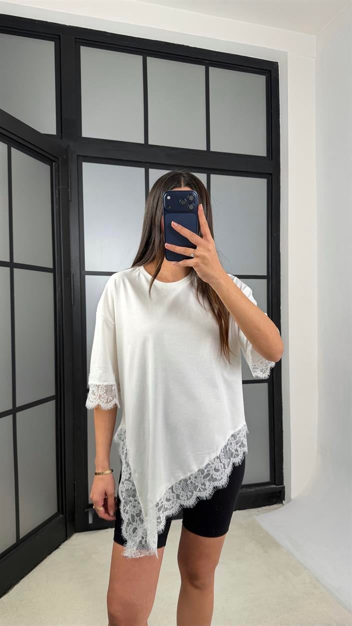 Ekru Asimetrik Dantel Detaylı Tshirt GAUS-01164