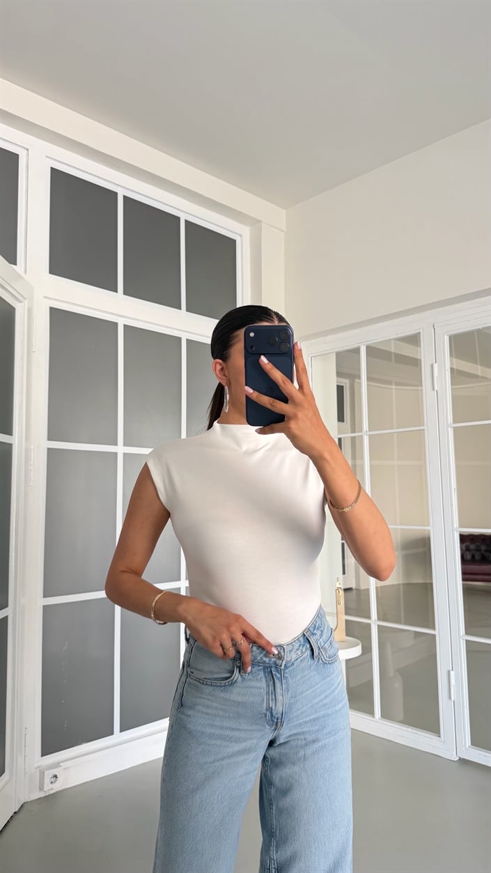 Beyaz Balıkçı Yaka Basic Bluz GAUS-01688