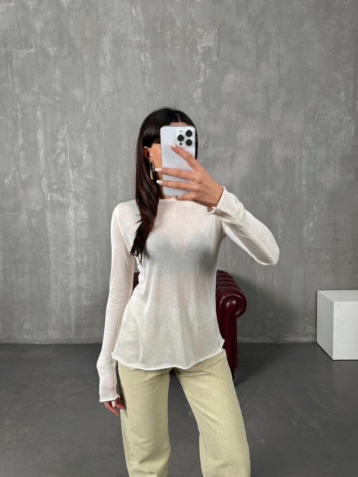 تريكو كريمي شفاف بياقة دائرية