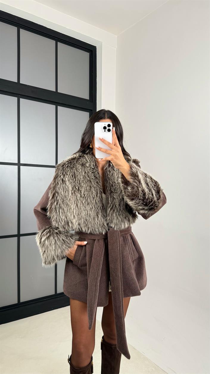 Kahve Kürk Detaylı Astarlı Kaşe Kaban GAUS-00559