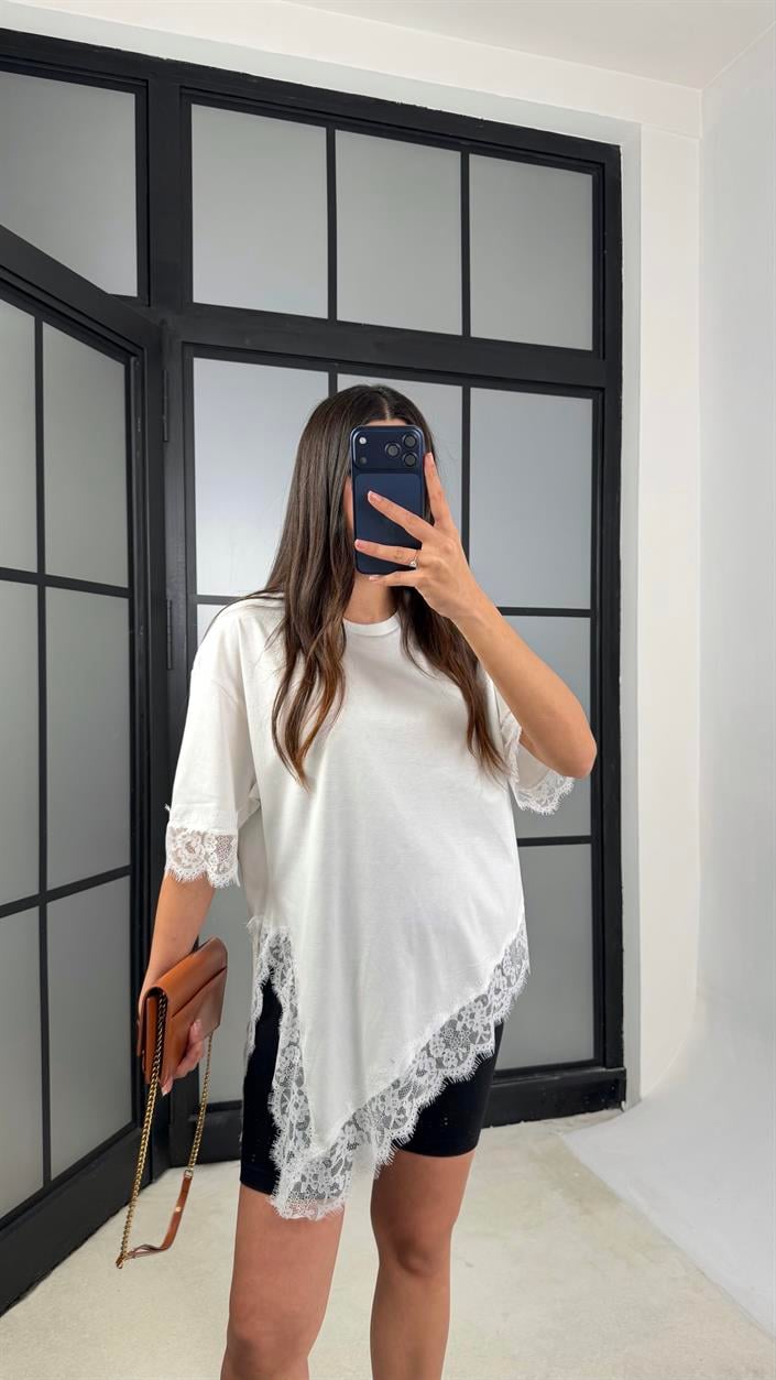 Ekru Asimetrik Dantel Detaylı Tshirt GAUS-01164