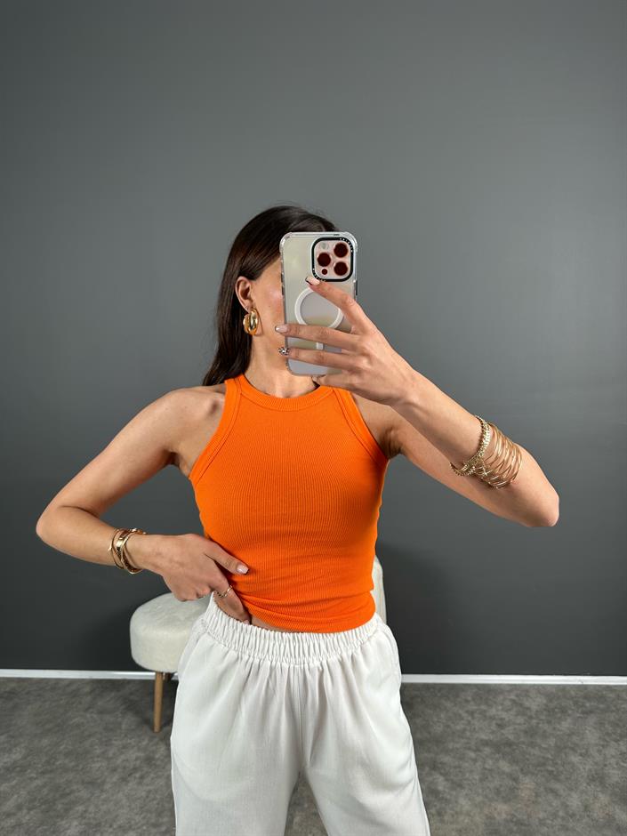 Turuncu Halter Yaka Atlet