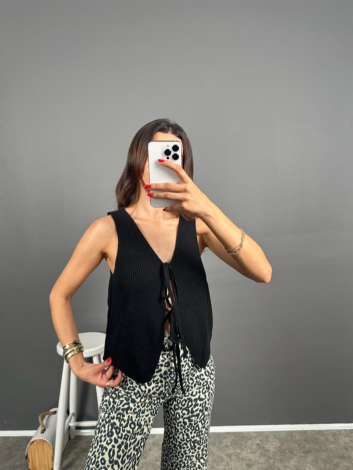 MD Siyah Önden İp Bağlamalı Triko Örme Yelek