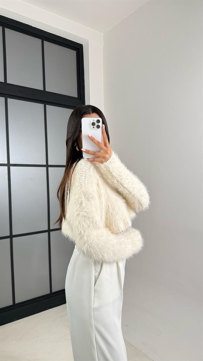 Ekru Yumuşak Dokulu Crop Kazak GAUS-00490