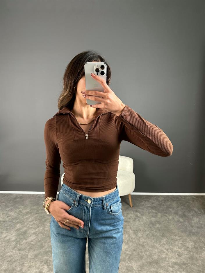 Kahverengi Fermuarlı Triko Crop