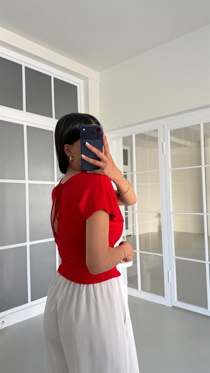 Kırmızı Sırt Bağlama Detaylı Drapeli Bluz GAUS-01588