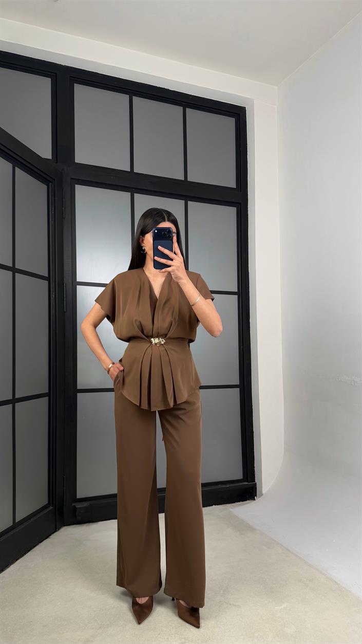 Kahve Gold Toka Detaylı Vatkalı Bluz Beli Lastikli Pantolon İkili Takım GAUS-01344