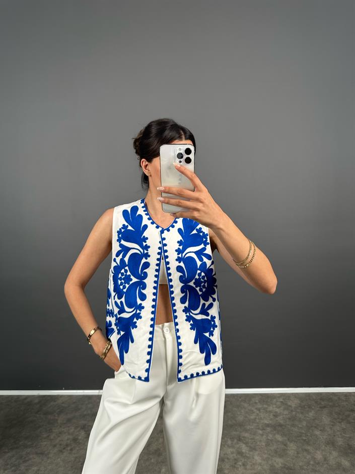 Wave Mavi Nakış İşlemeli Astarlı Beyaz Yelek