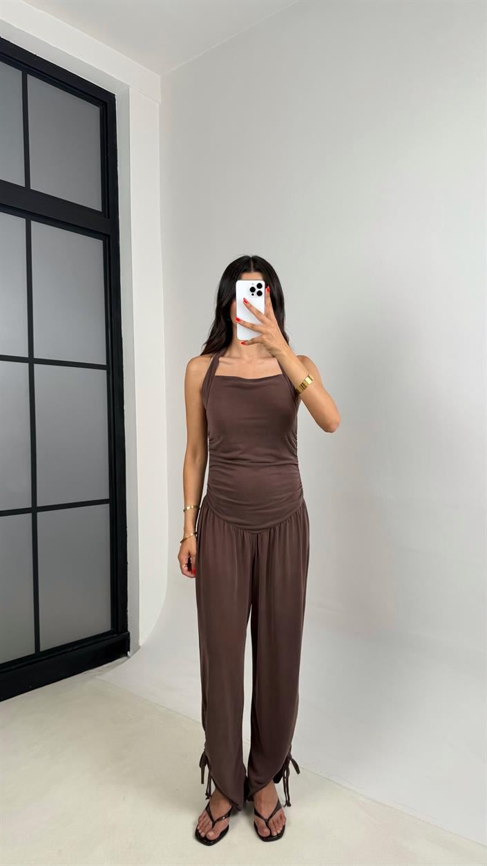 Kahve Boyundan Bağlamalı Paça Detaylı Muadil Modal Tulum GAUS-005
