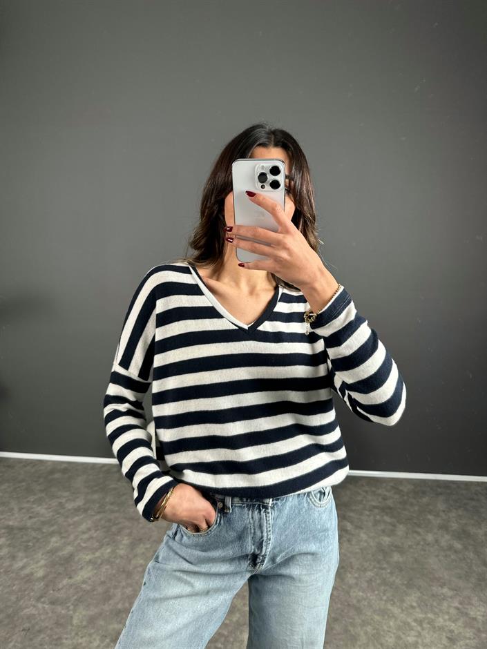 Yumoş Lacivert Çizgili Bluz 