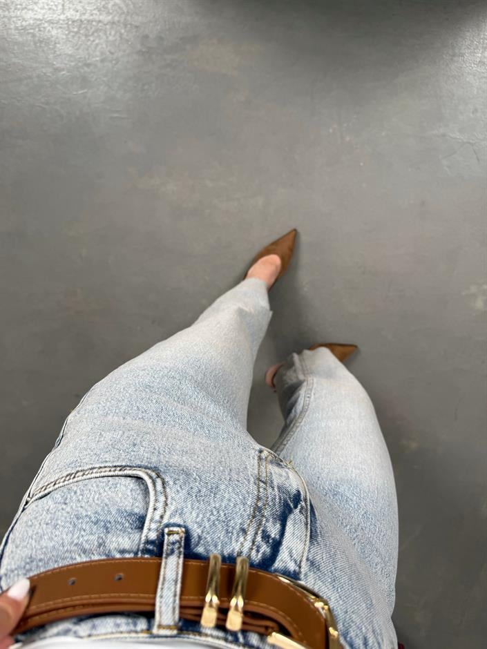 Eris Açık Mavi Kemerli Kesik Paça Jean