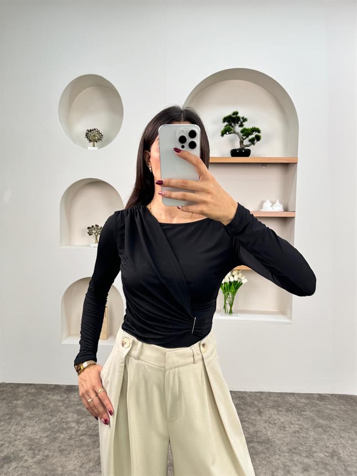 Bri Siyah Belden Büzgü Detaylı Bluz