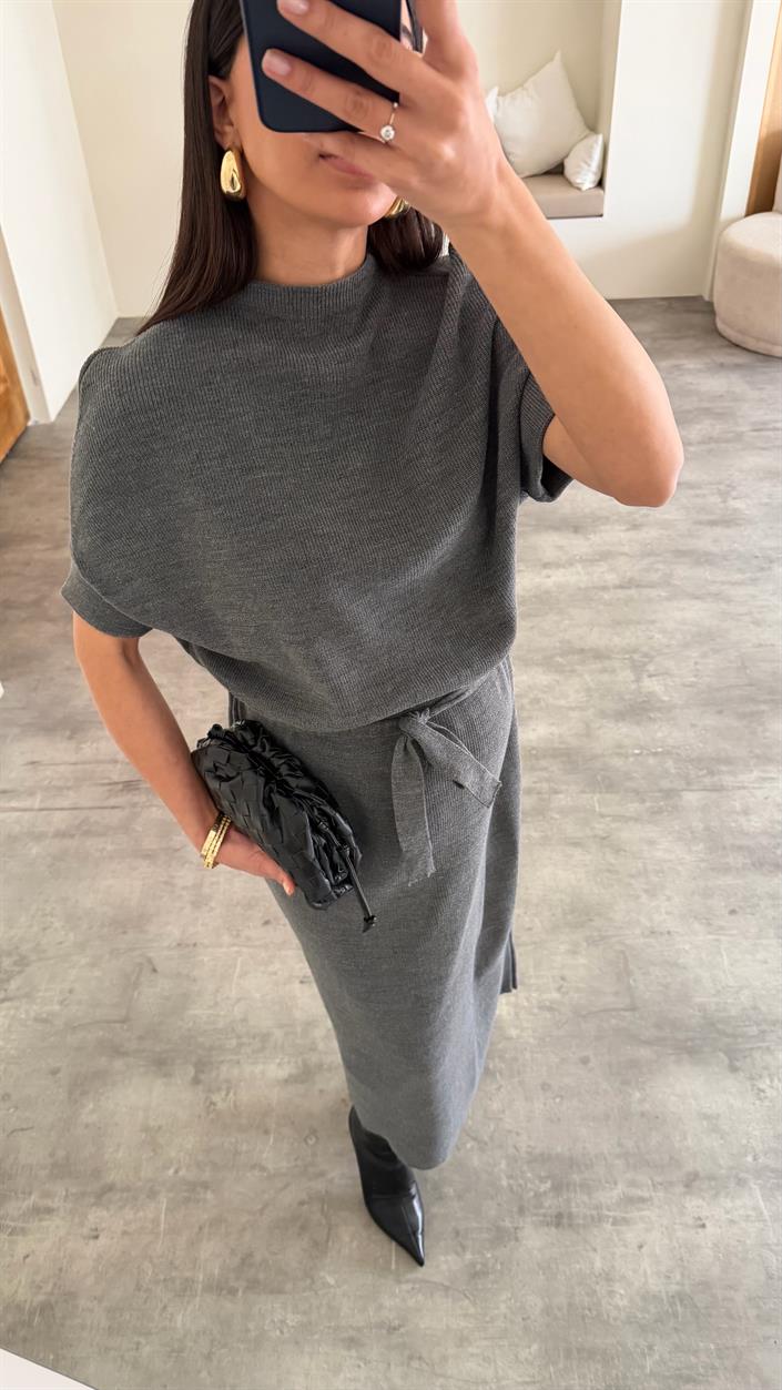 Gri Kuşaklı Triko Midi Elbise GAUS-01169