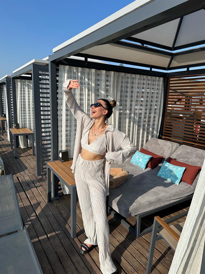 Antonina Taş Piliseli Üçlü Takım