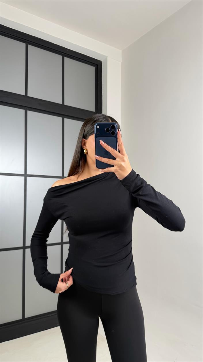 Siyah Kayık Yaka Örme Bluz GAUS-00872