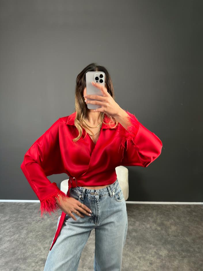 Kırmızı Kolları Tüylü Saten Bluz