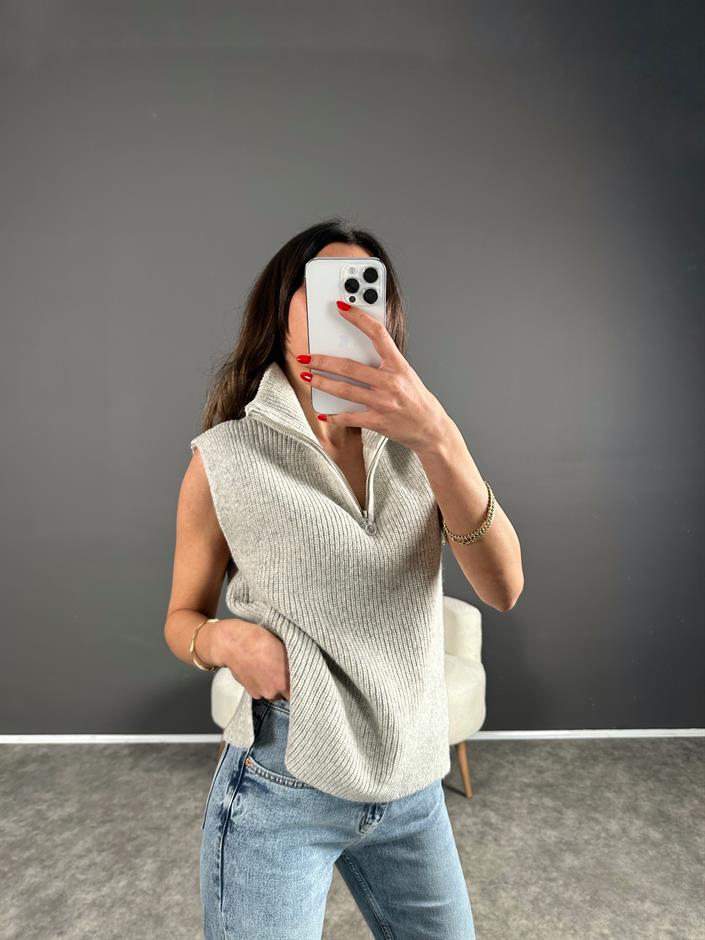 Gri Fermuarlı Triko Süveter 