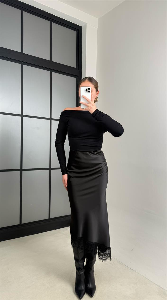 Siyah Dantel Detaylı Asimetrik Kesim Saten Etek GAUS-00860