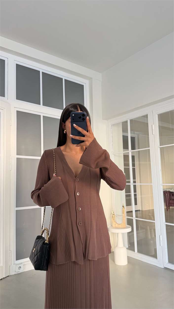 Kahve Önü Düğmeli Hırka Beli Lastikli Etek Takım GAUS-02074