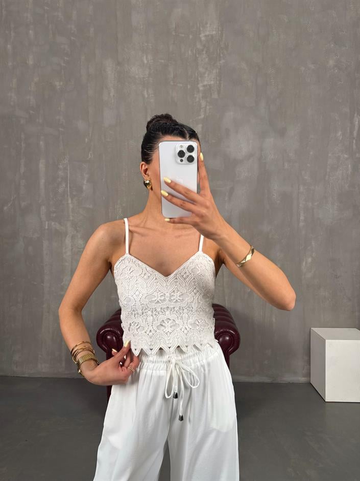 كروب بوستييه أبيض مزخرف مع حمالات Gaus00120