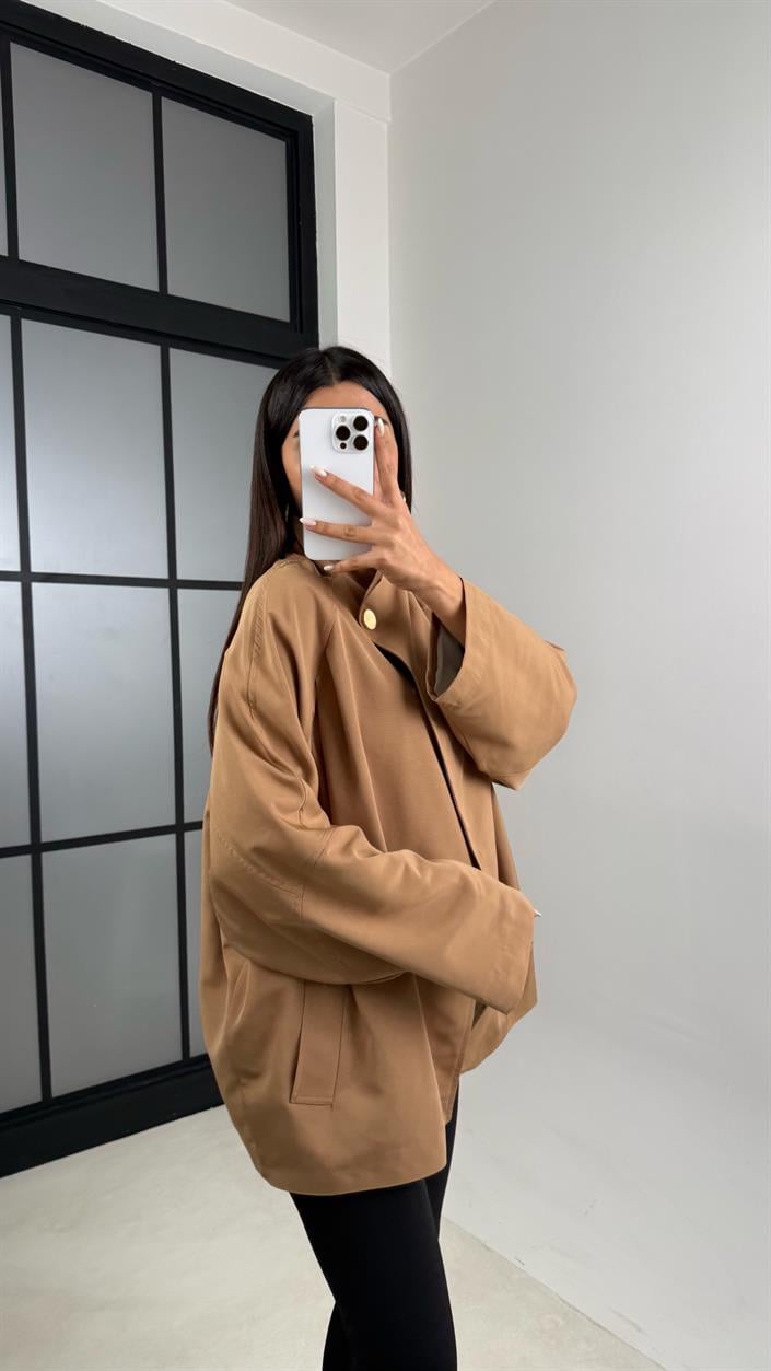 Camel Dik Yaka Cepli Astarlı Asimetrik Tasarım Trençkot GAUS-00476