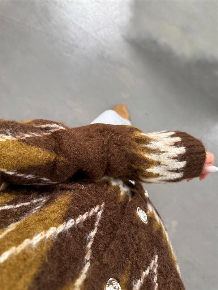 Manusa Ekru Kahve Sakallı Desenli Düğmeli MD Hırka