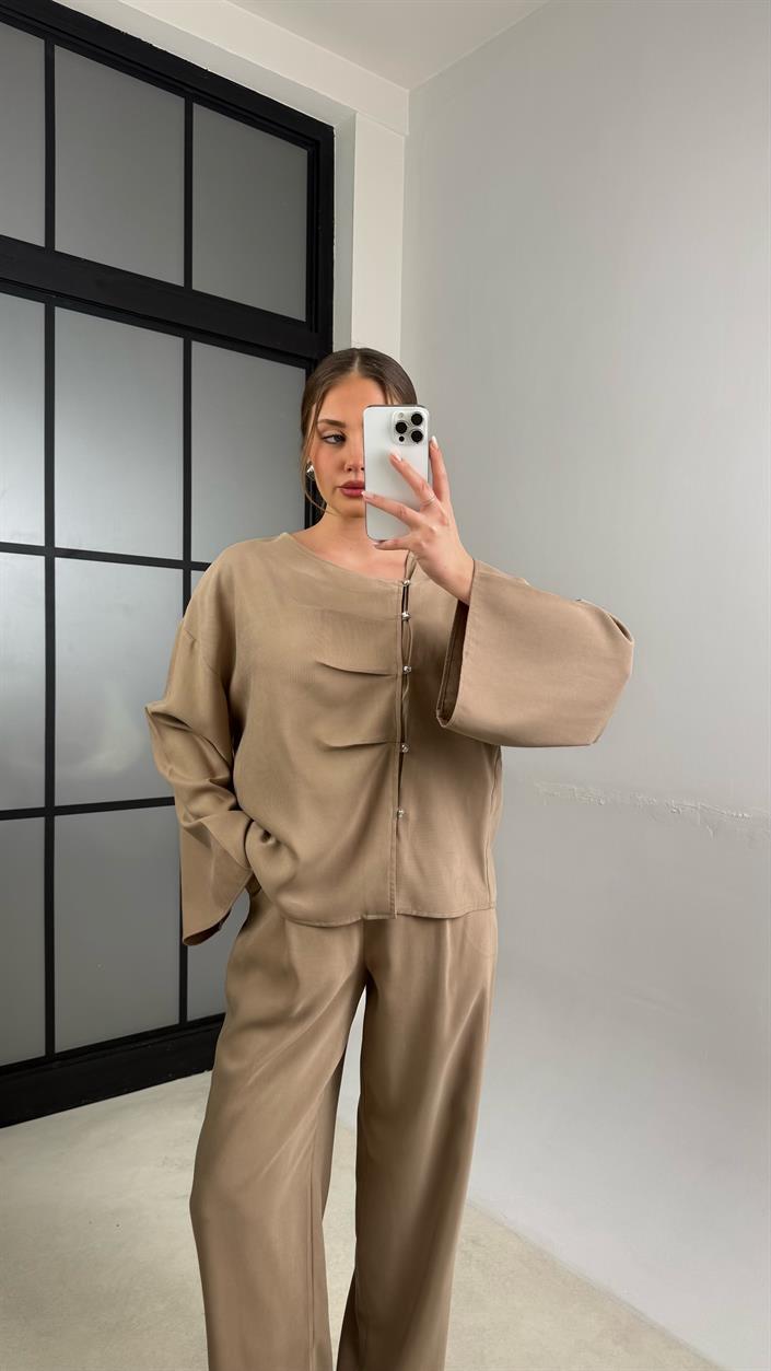 Camel Asimetrik Yaka Yan Düğme Detaylı Gömlek Beli Lastikli Pantolon Tensel Takım GAUS-01163
