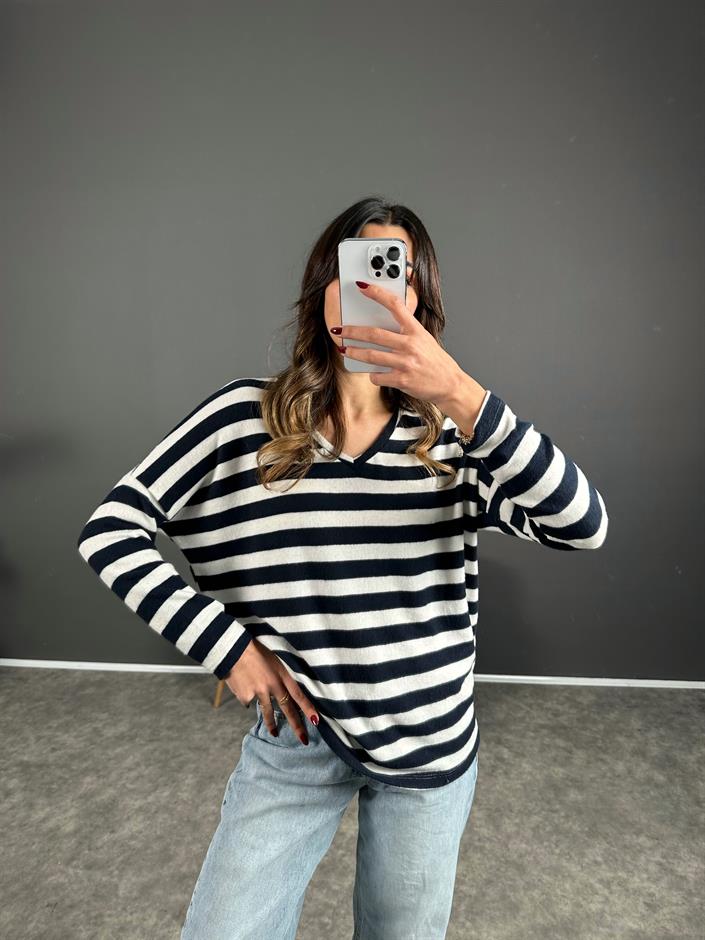 Yumoş Lacivert Çizgili Bluz 