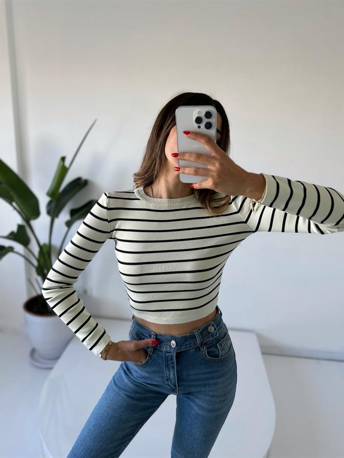 Beyaz Çizgili Crop Triko