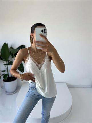 Beyaz Dantelli İp Askılı Atlet 