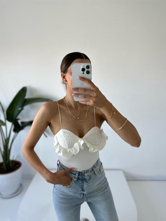 Beyaz Fırfır Detaylı Lastik Askılı Bodysuit