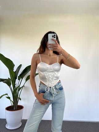 Beyaz Korse Crop