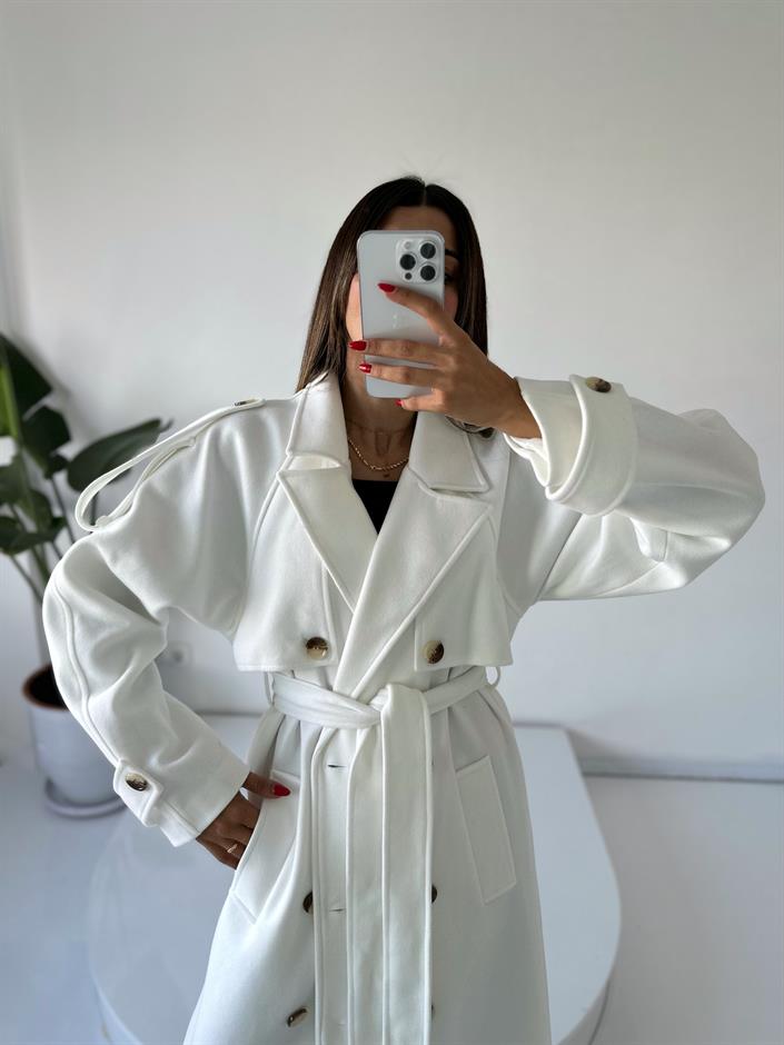 Beyaz Premium Astarlı Düğmeli Uzun Kaban