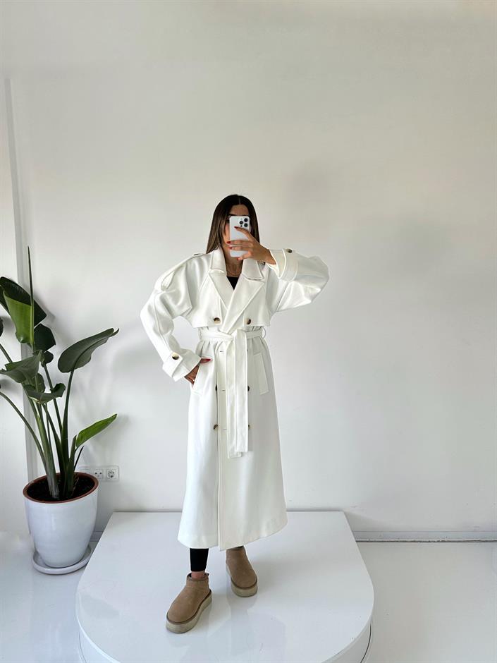 Beyaz Premium Astarlı Düğmeli Uzun Kaban