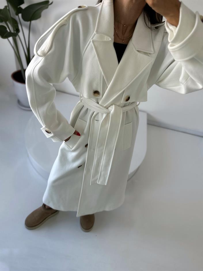 Beyaz Premium Astarlı Düğmeli Uzun Kaban