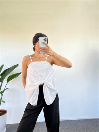Beyaz Tasarım Fiyonklu Crop 