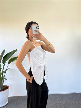 Beyaz Tasarım Fiyonklu Crop 