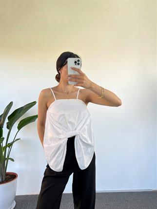 Beyaz Tasarım Fiyonklu Crop 