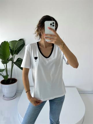 Beyaz V yaka Kalpli Tshirt 